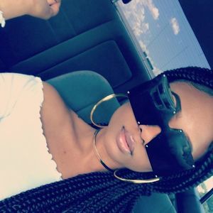 Meet your Posher, Khadira